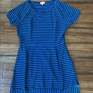 Short sleeve dress